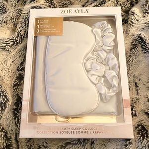 Zoe Ayla Beauty Gray Satin Sleep Eye Mask, Scrunchie and Pillow Case